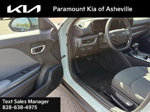 New 2025 Kia K4 LXS image 14