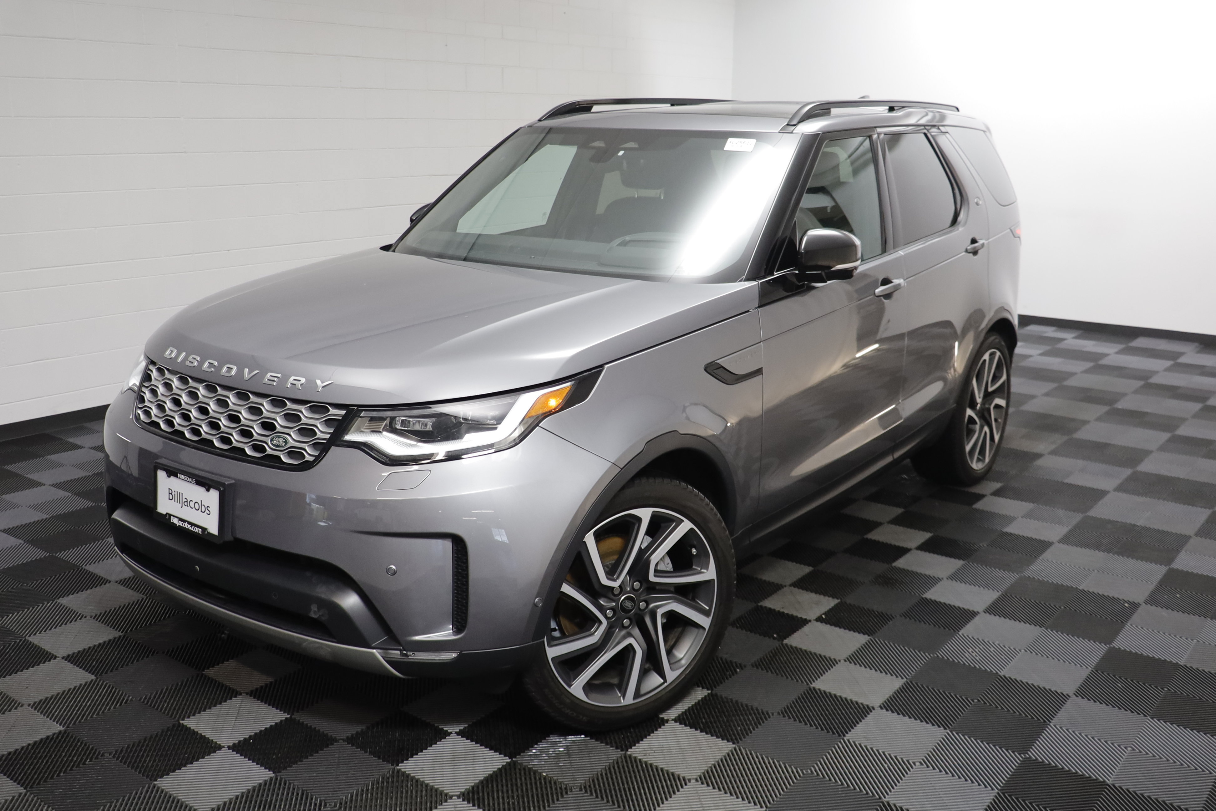 Used 2025 Land Rover Discovery S AWD/4WD image 2