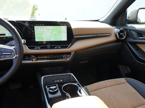 Used 2025 Chevrolet Equinox ACTIV AWD/4WD image 22