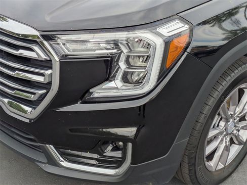 Used 2024 GMC Terrain SLT image 11