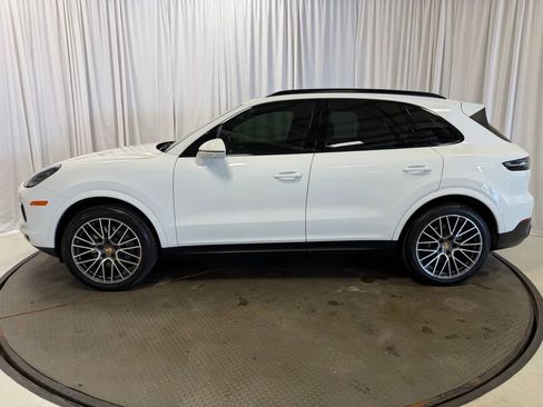 Certified 2023 Porsche Cayenne Platinum Edition AWD/4WD image 2