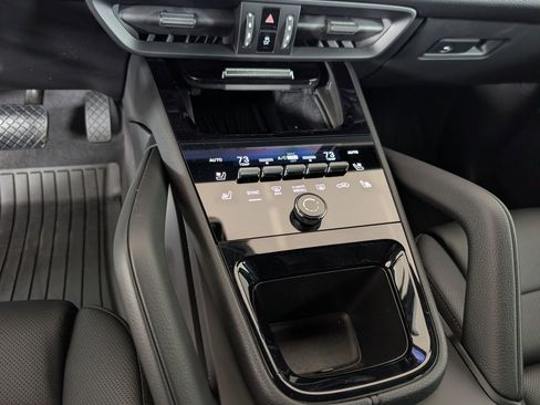 Used 2025 Porsche Cayenne image 23