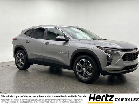 Used 2025 Chevrolet Blazer LT FWD image 1