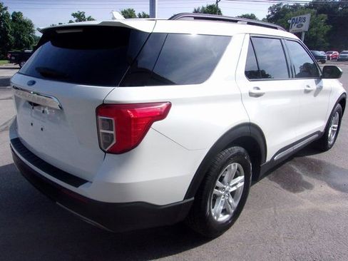 Used 2022 Ford Explorer XLT w/ Equipment Group 202A image 9