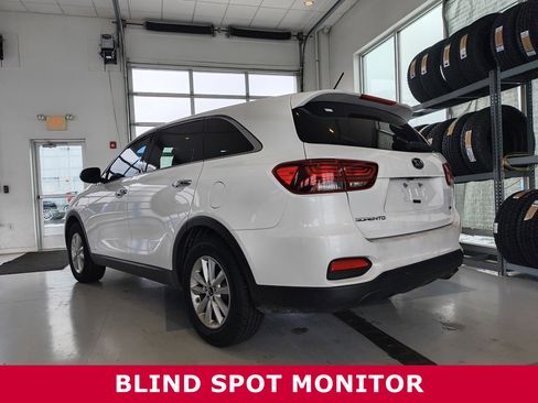 Used 2020 Kia Sorento LX image 3