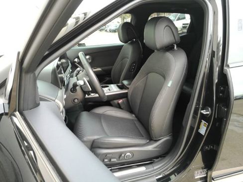 Used 2024 Genesis GV60 RWD image 6