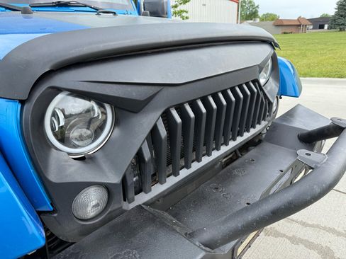 Used 2014 Jeep Wrangler Unlimited Sahara w/ Dual Top Group image 34