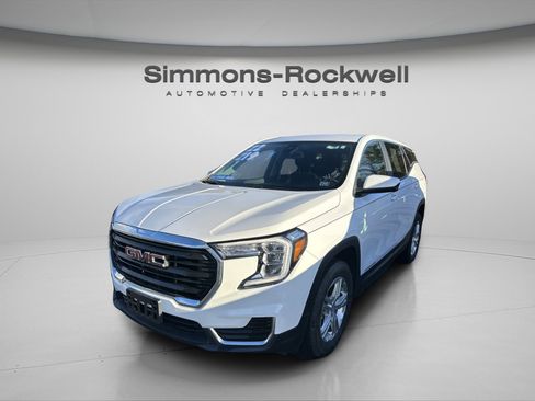 Used 2022 GMC Terrain SLE image 3