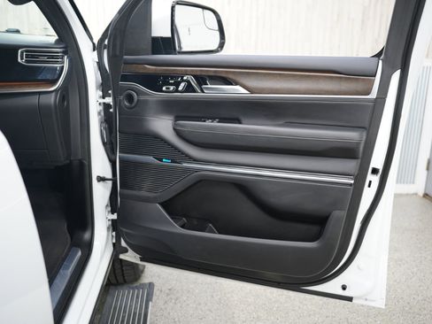 Used 2022 Jeep Grand Wagoneer Series II image 32