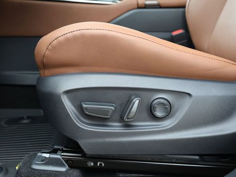 New 2025 Toyota Crown Signia image 26