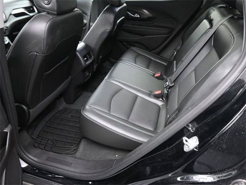 Used 2024 GMC Terrain SLT image 16