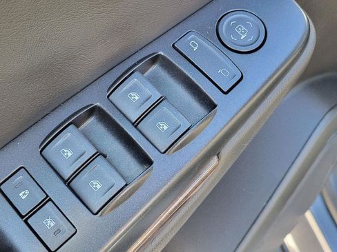 Used 2018 Chevrolet Tahoe LS image 9