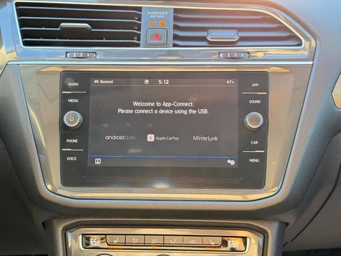 Used 2020 Volkswagen Tiguan SE w/ Panoramic Sunroof Package image 56