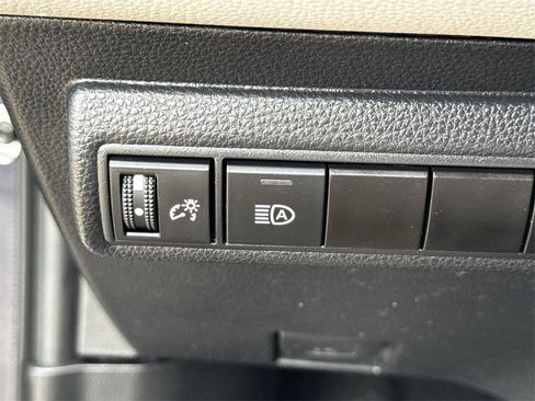 Used 2025 Toyota Corolla LE image 24