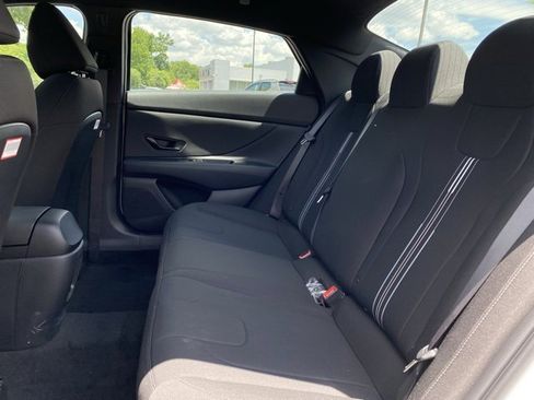 New 2025 Hyundai Elantra SEL image 31