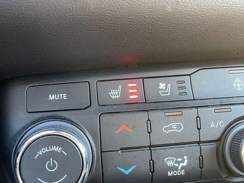 Used 2023 Dodge Durango GT image 25