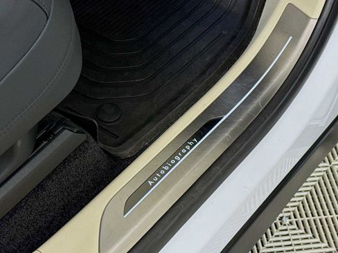 Used 2024 Land Rover Range Rover Long Wheelbase Autobiography AWD/4WD image 35