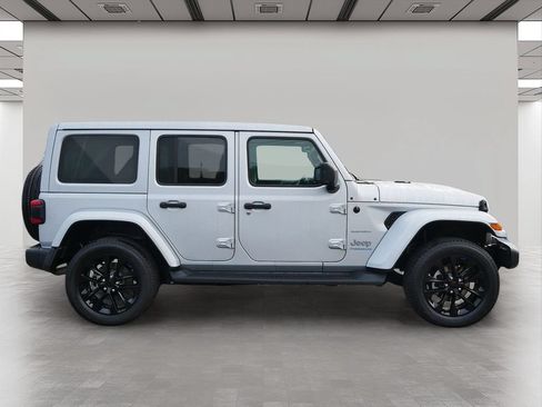 Used 2023 Jeep Wrangler Unlimited Sahara w/ Cold Weather Group AWD/4WD image 7