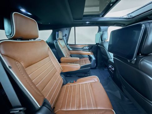 Used 2023 GMC Yukon Denali Ultimate w/ LPO, Floor Liner Package AWD/4WD image 32