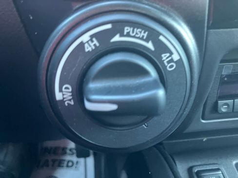 Used 2024 Nissan Titan PRO-4X w/ Pro-4x Convenience Package image 30