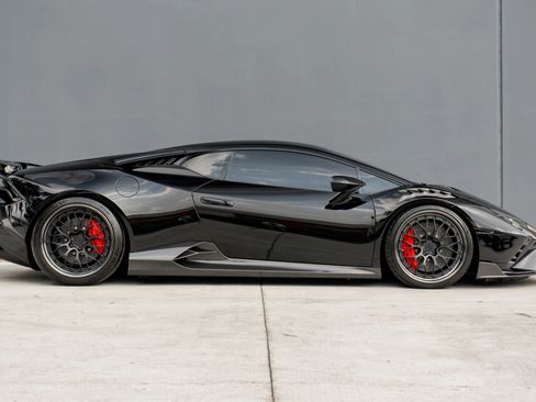 Used 2024 Lamborghini Huracan Tecnica image 6