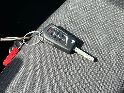 Used 2025 Toyota Corolla LE image 21