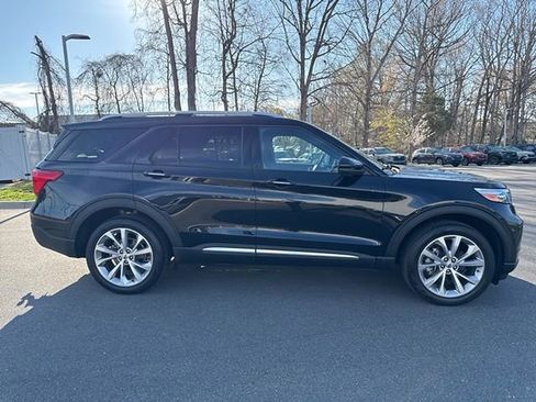 Used 2023 Ford Explorer Platinum w/ Technology Package image 3
