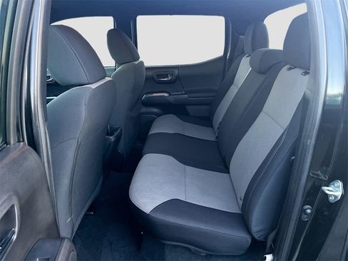 Used 2020 Toyota Tacoma TRD Sport w/ Technology Package image 23