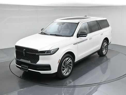 Used 2025 Lincoln Navigator Reserve AWD/4WD image 40