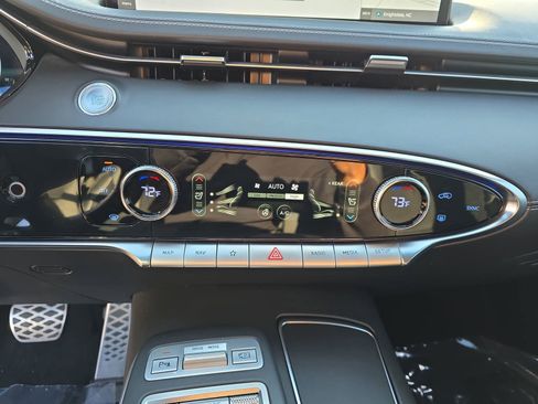 Used 2022 Genesis GV70 3.5T Sport w/ Sport Prestige Package image 23