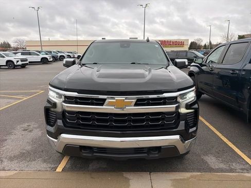 Used 2023 Chevrolet Silverado 1500 LT AWD/4WD image 2