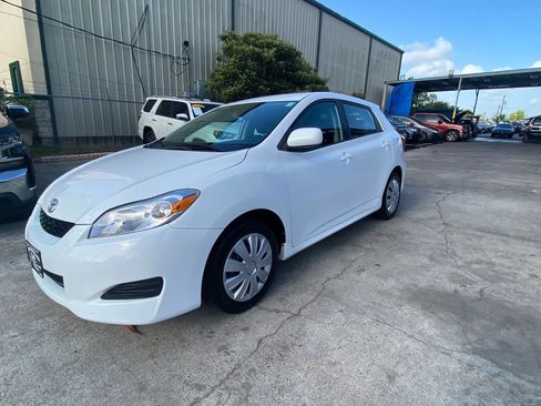 Used 2011 Toyota Matrix FWD image 3