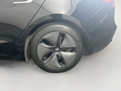 Used 2018 Tesla Model 3 Long Range RWD image 11
