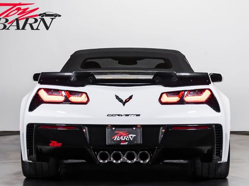 Used 2016 Chevrolet Corvette Z06 w/ 3LZ Preferred Equipment Group RWD image 12