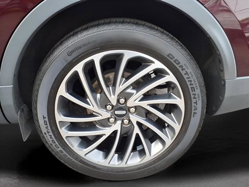 Certified 2020 Lincoln Nautilus Reserve image 18