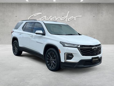 Used 2023 Chevrolet Traverse RS FWD image 2
