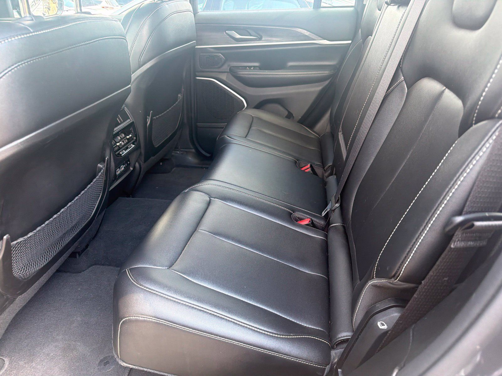 Used 2023 Jeep Grand Cherokee 4WD 4xe image 9