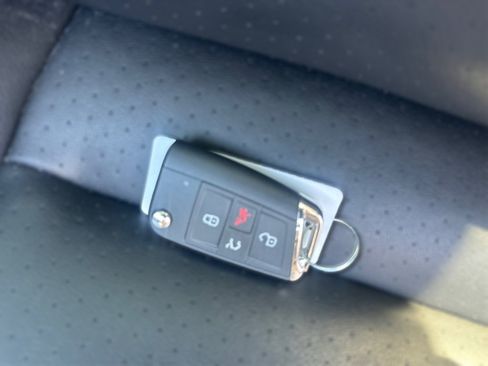 Used 2019 Volkswagen Tiguan SE w/ Panoramic Sunroof Package AWD/4WD image 34