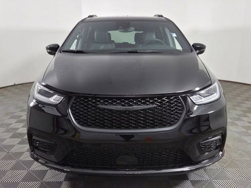 New 2026 Chrysler Pacifica Select image 2