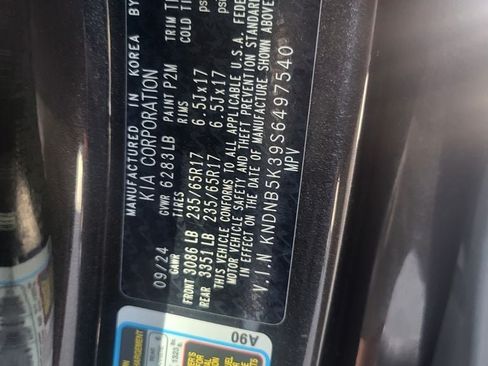 Used 2025 Kia Carnival FWD image 7