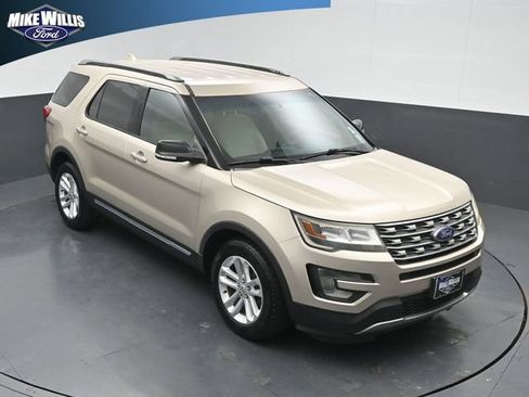 Used 2017 Ford Explorer XLT FWD image 9