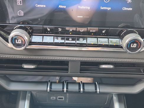 New 2025 Chevrolet Colorado LT w/ LT Convenience Package image 14