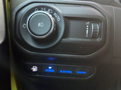 Used 2023 Jeep Wrangler Unlimited Sahara AWD/4WD image 12