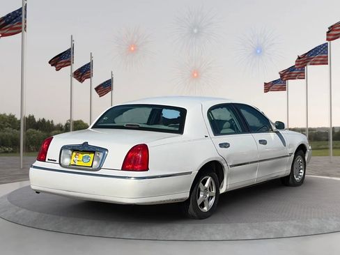 Used 2001 Lincoln Town Car Cartier RWD image 7