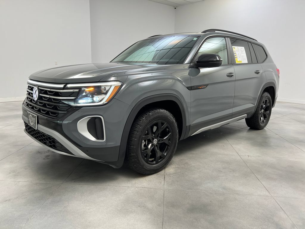 Used 2025 Volkswagen Atlas Peak Edition SE AWD/4WD image 4