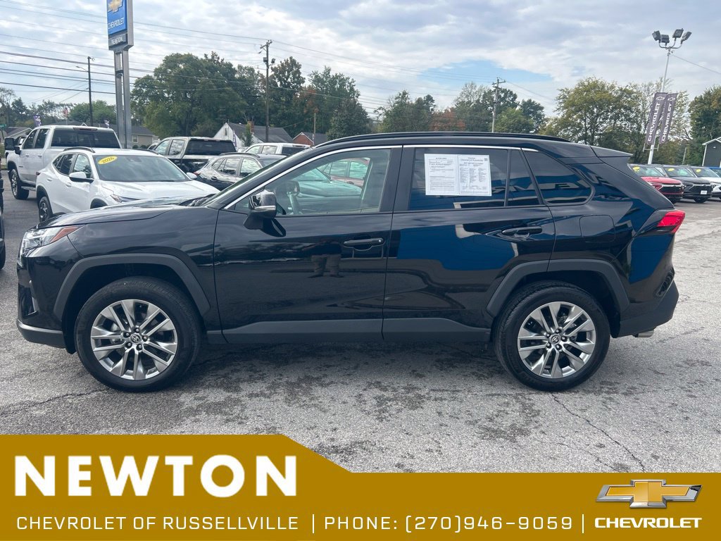 Used 2025 Toyota RAV4 XLE Premium w/ Weather Package AWD/4WD image 33