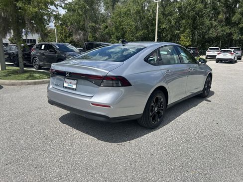 Used 2025 Honda Accord SE image 6