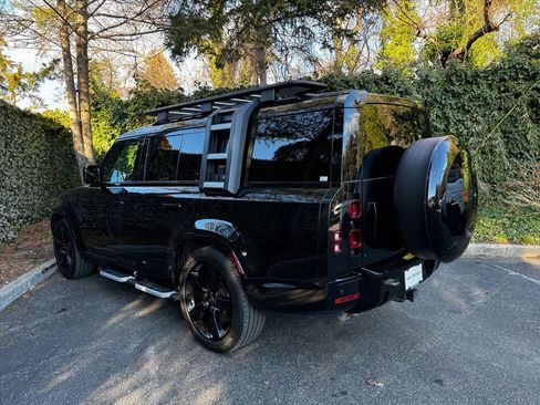 Used 2024 Land Rover Defender 130 X-Dynamic SE image 5