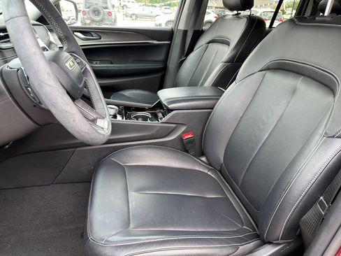 Used 2023 Jeep Grand Cherokee Limited AWD/4WD image 9