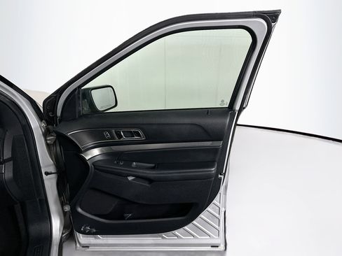 Used 2019 Ford Explorer XLT w/ Equipment Group 202A image 34